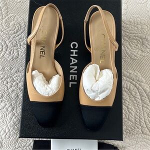 Chanel Women's Tan and Black Slingback Shoes